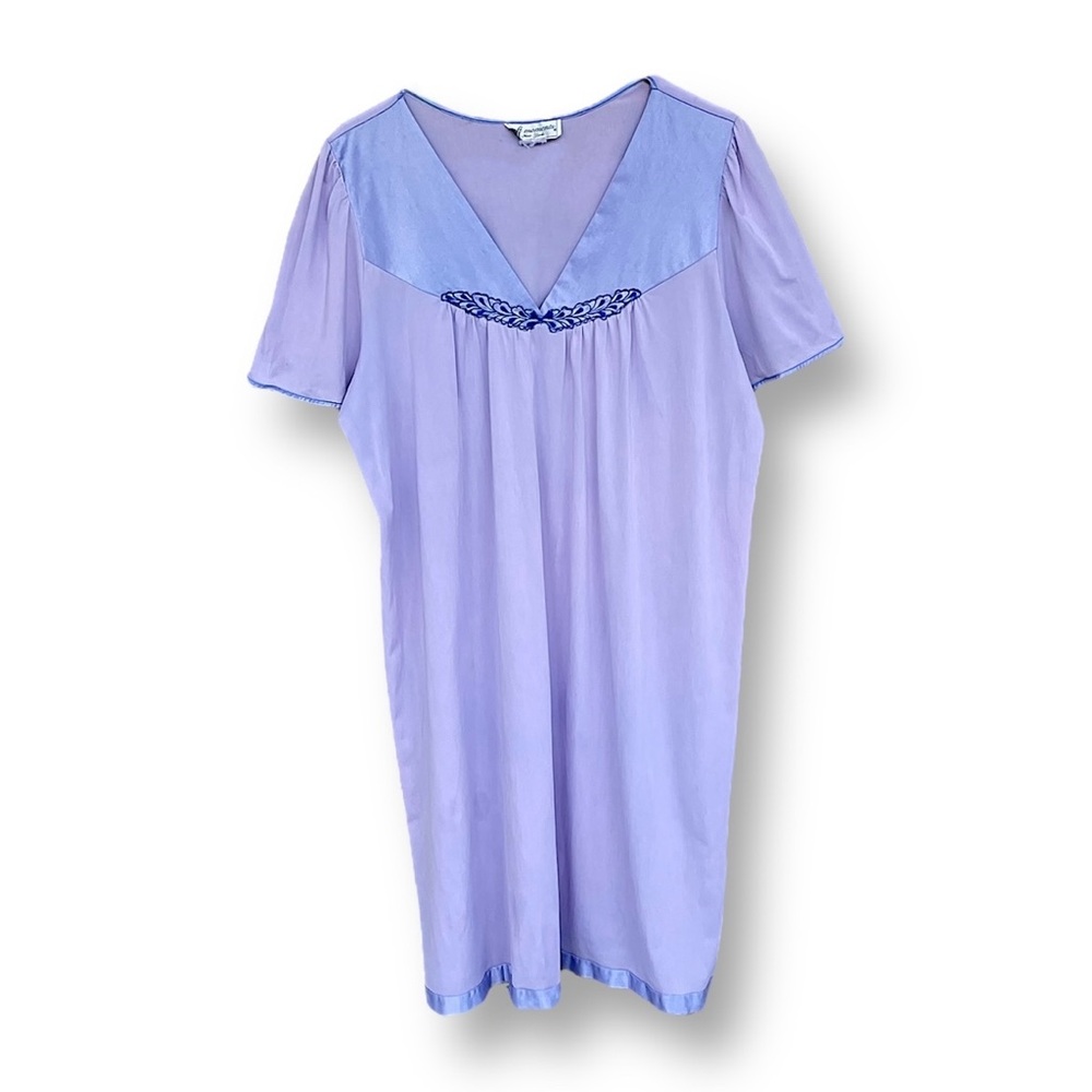 Vintage Lavender V-Neck Women's Nightgown - Lightweight Sleepwear